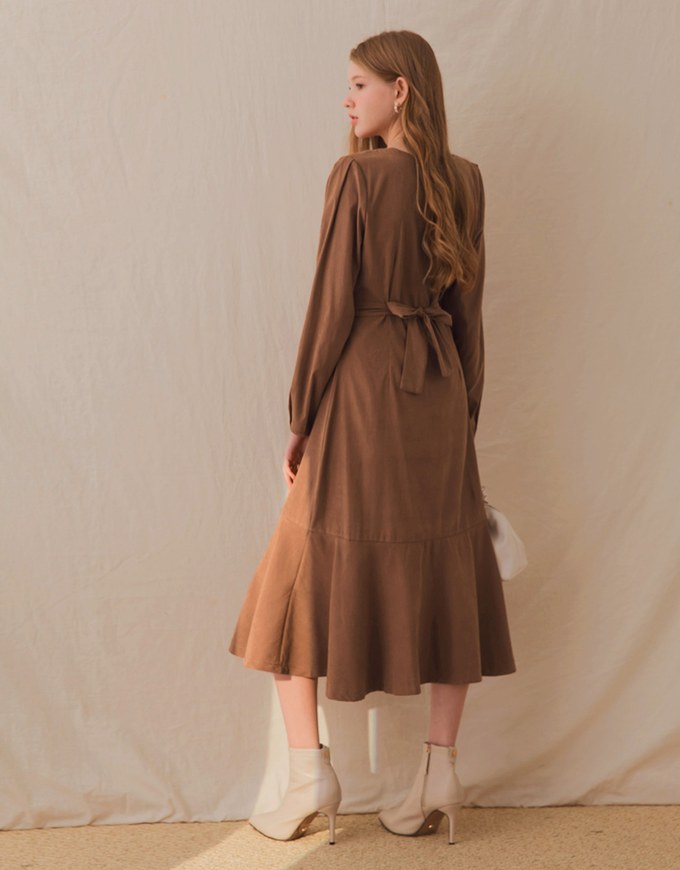 Elegant Ribbon-Back Button-Down Fishtail Midi Dress