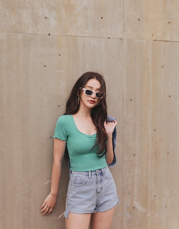 Scrunch Lettuce-Edge Hem Crop Top