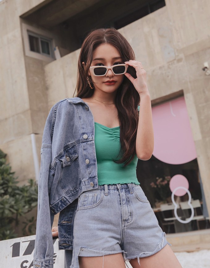 Scrunch Lettuce-Edge Hem Crop Top
