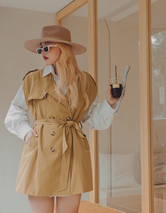 Modern Twist Sleeveless Trench Coat (With belt)