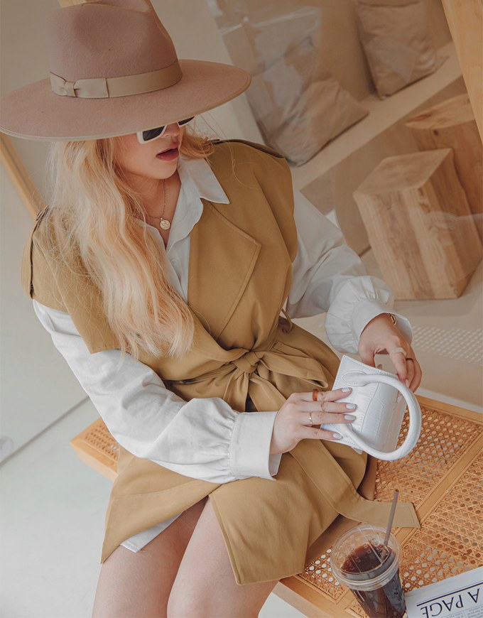 Modern Twist Sleeveless Trench Coat (With belt)