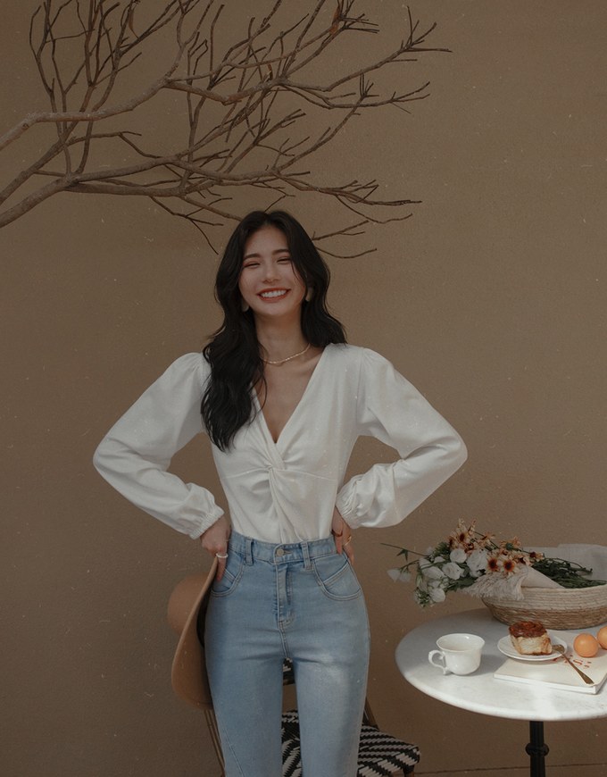 Modern Twist Front-Knot Puffy Top