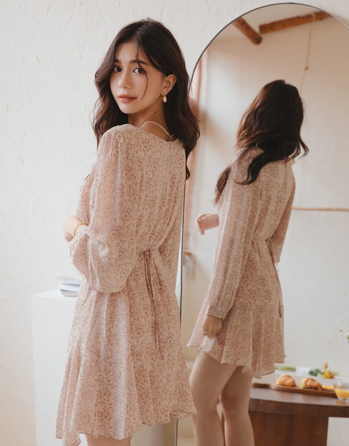 Dainty Printed Front-Ruched Ruffle Mini Dress (With Detechable Shoulder Pads)