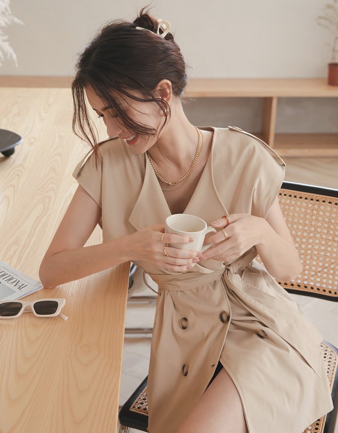 Modern Twist Sleeveless Trench Coat (With belt)