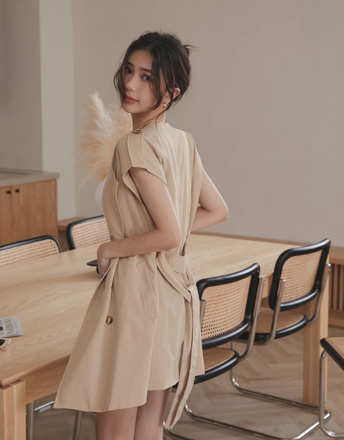 Modern Twist Sleeveless Trench Coat (With belt)