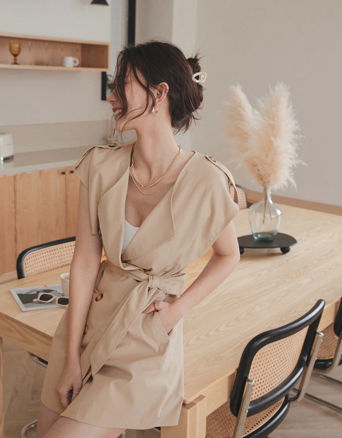 Modern Twist Sleeveless Trench Coat (With belt)