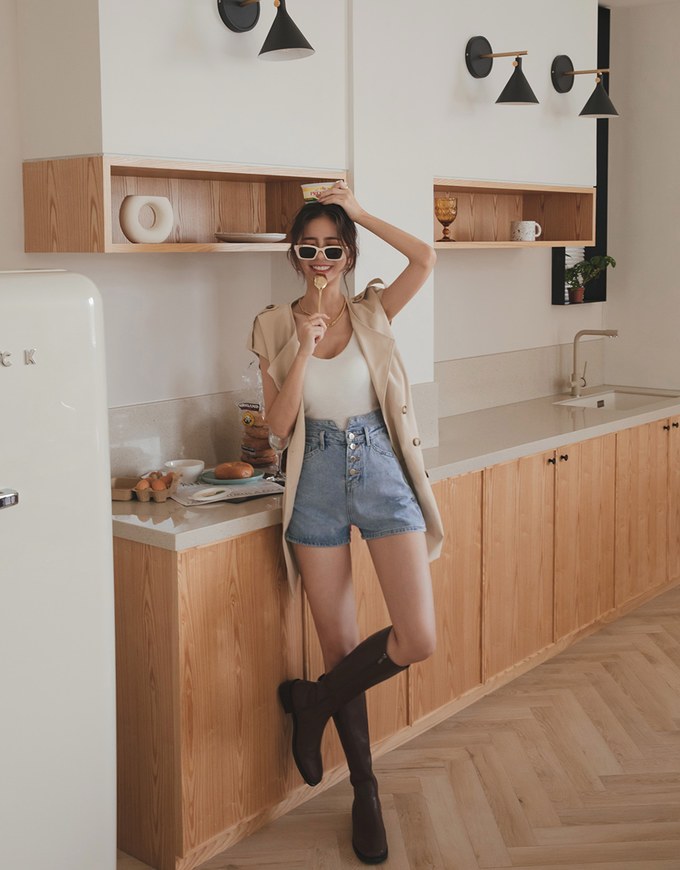 Modern Twist Sleeveless Trench Coat (With belt)