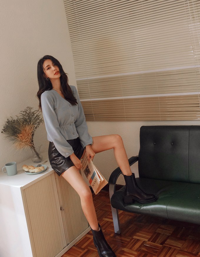 Modern Chic Buttoned Peplum Top