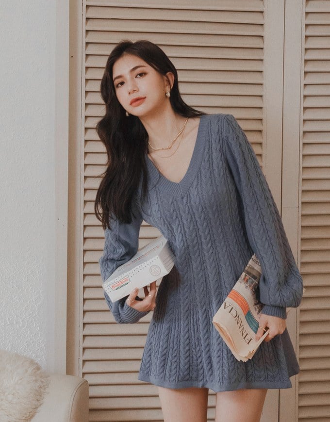 Très Chic Puffy Twist Knit Mini Dress