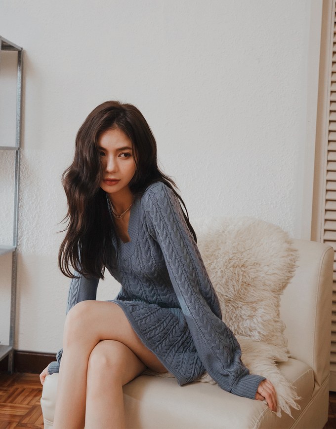 Très Chic Puffy Twist Knit Mini Dress