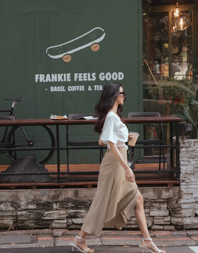 Sophisticated Side-Tie Crop Top (With Shoulder Pads)