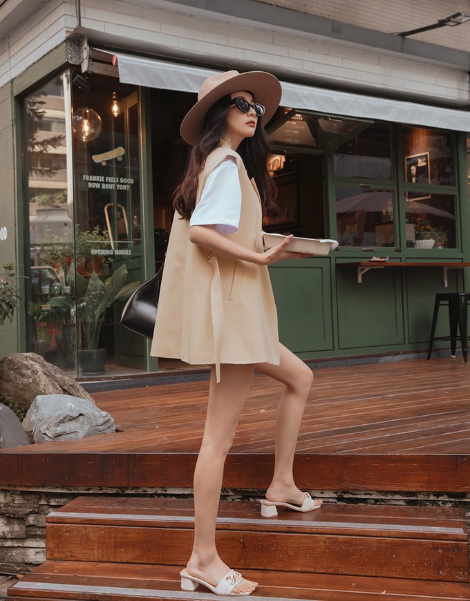 Edgy Smart Sleeveless Suit Vest (With Belt)