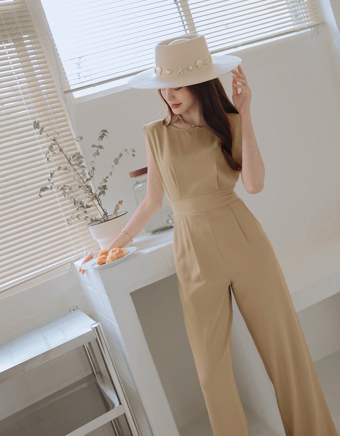 Edgy Smart Sleeveless Jumpsuit (With Shoulder Pads)