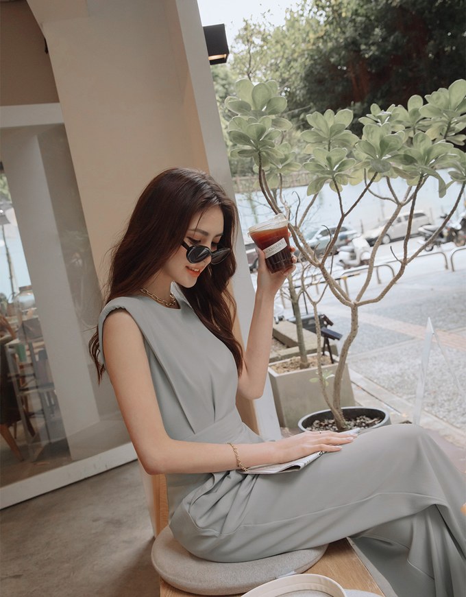Edgy Smart Sleeveless Jumpsuit (With Shoulder Pads)