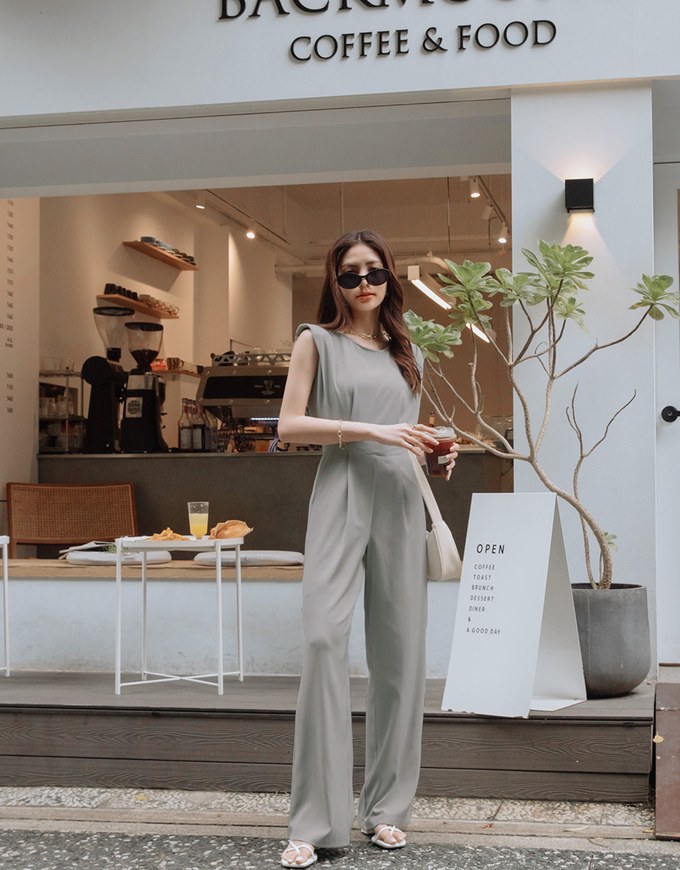 Edgy Smart Sleeveless Jumpsuit (With Shoulder Pads)