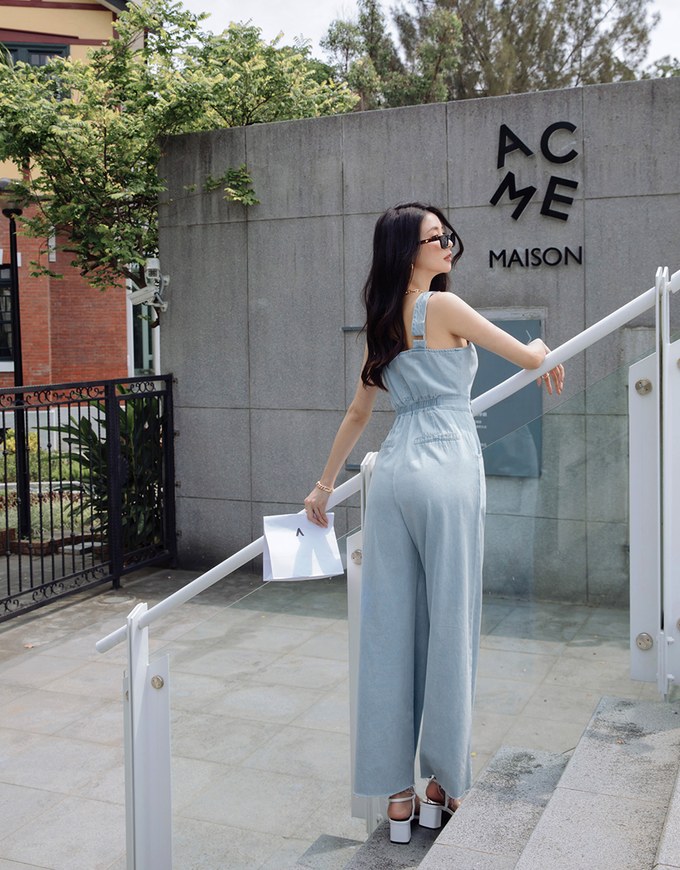 Très Chic Pinafore Denim Jumpsuit