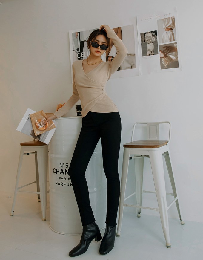 Overlap Scrunch V Neck Crop Top