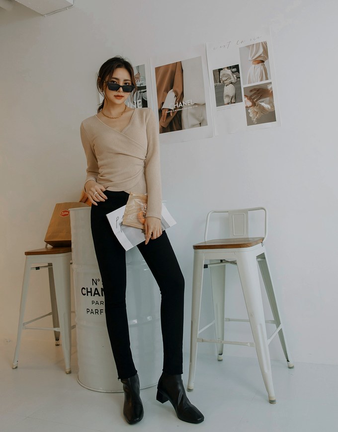 Overlap Scrunch V Neck Crop Top
