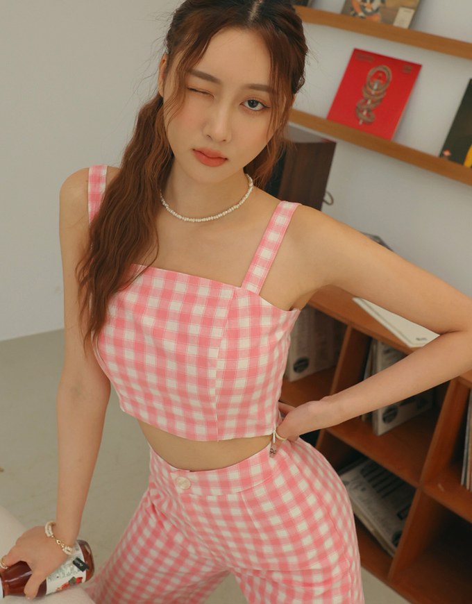 Versatile Checkered Crop Tank Top - AIR SPACE