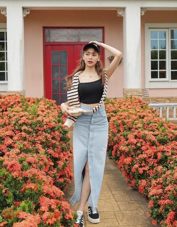 Thin Strap Dimensional Line Camisole (With Bra Padding)