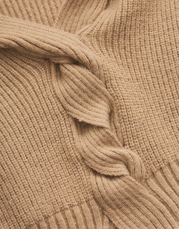Front Twist Hollow-out Neck Knitted Top