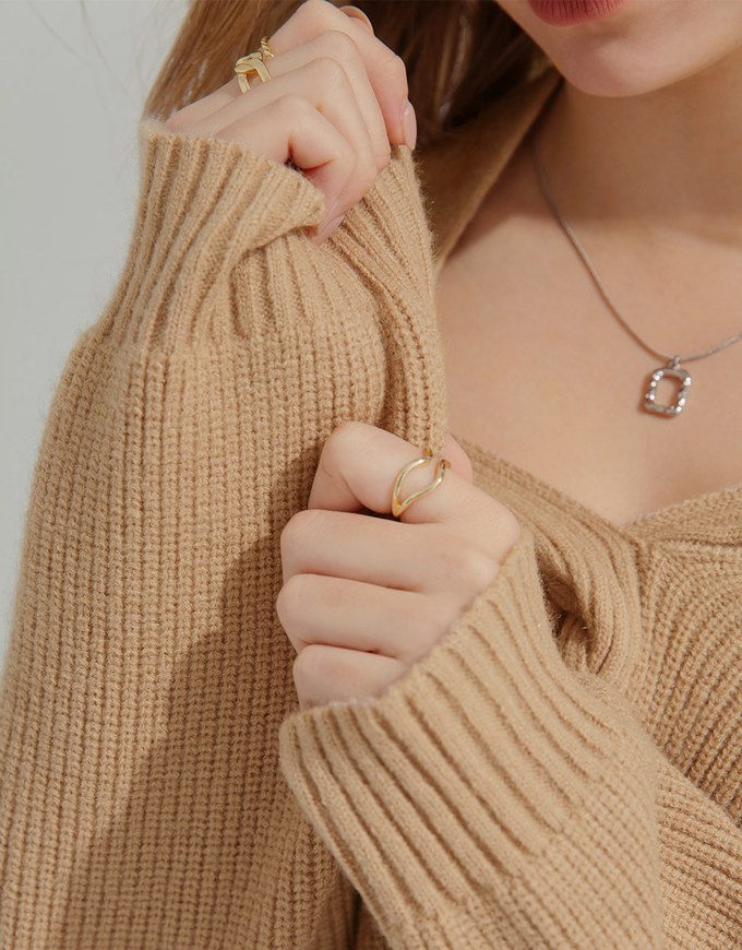 Front Twist Hollow-out Neck Knitted Top