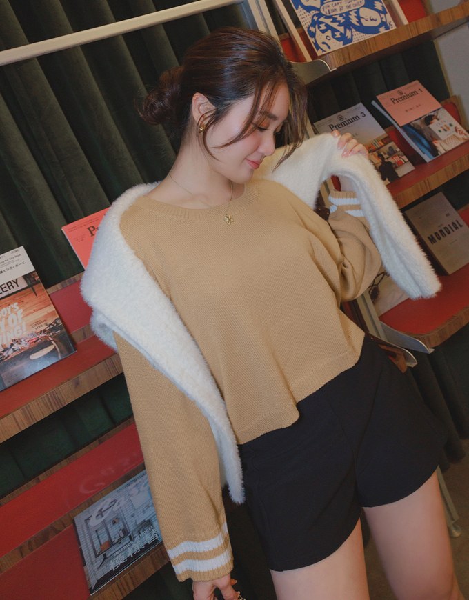 Preppy Style Knit Crop Top