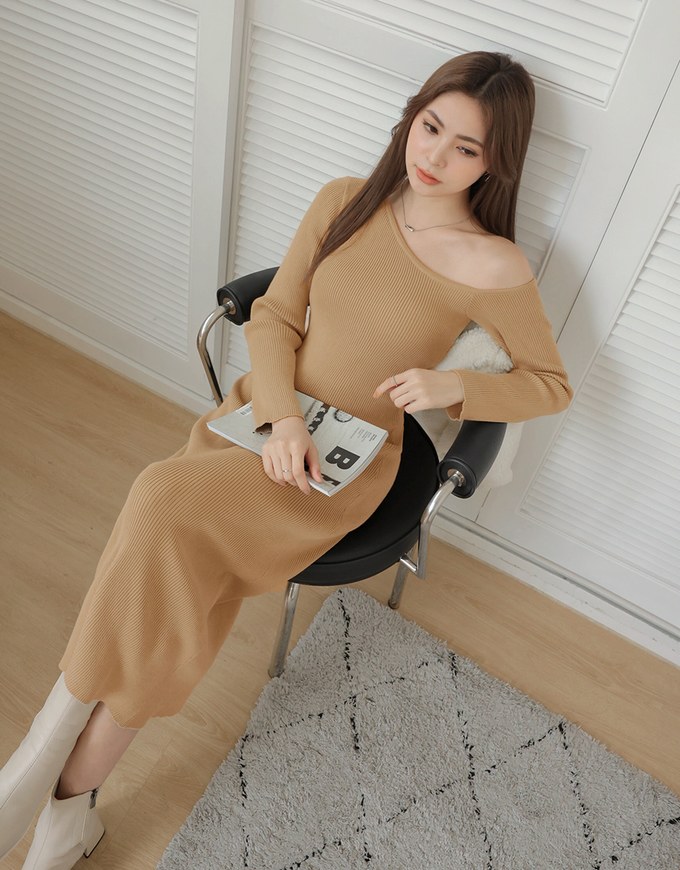Slant Shoulder Back Slit Bodycon Maxi Dress (With Padding)