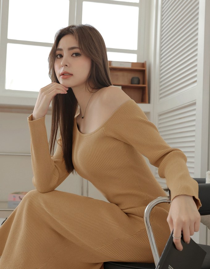 Slant Shoulder Back Slit Bodycon Maxi Dress (With Padding)