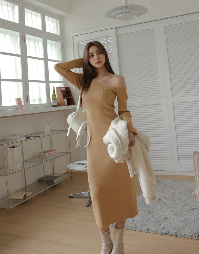 Slant Shoulder Back Slit Bodycon Maxi Dress (With Padding)