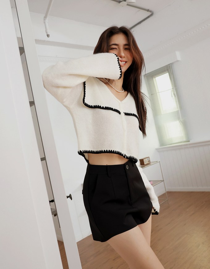 Large Collar Snap Button Knit Top