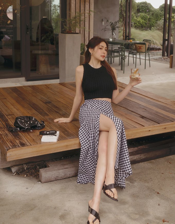 Embossed Front Slit Long Skirt