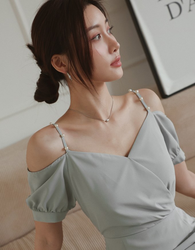 Elegant Pearl Strap Puff Sleeve Maxi Dress