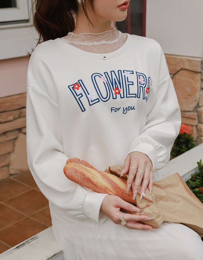 Printed Long Sleeve Sweatshirt With Floral Embroidery