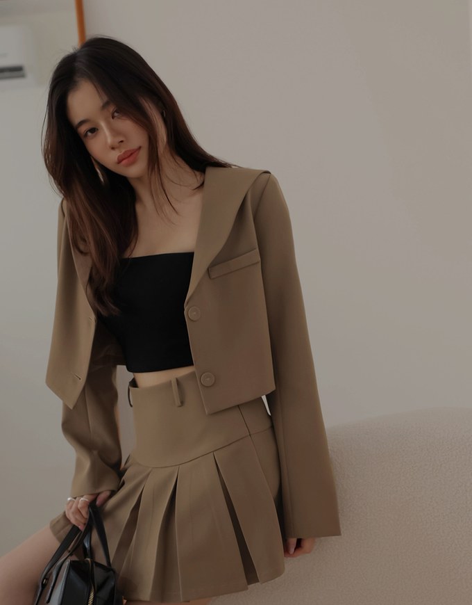 Wide Waist Pleated Suit Skirt