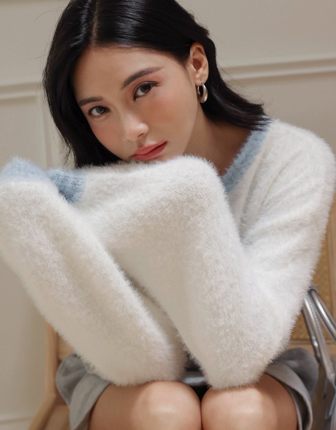 Long Sleeve Mohair Edge Trimmed Cropped Sweater