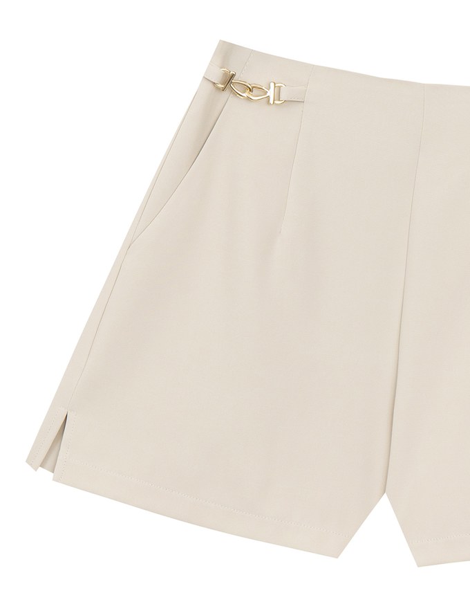 High Waist Chain Accent Pleated Tailored Shorts