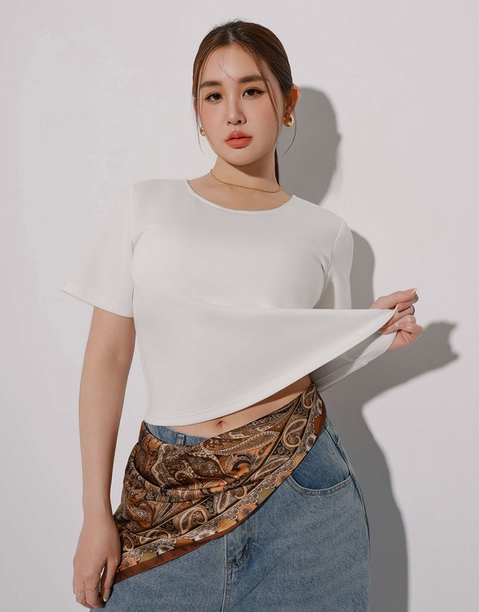 Deep V Back Solid Slim Fit Padded Cropped Tee
