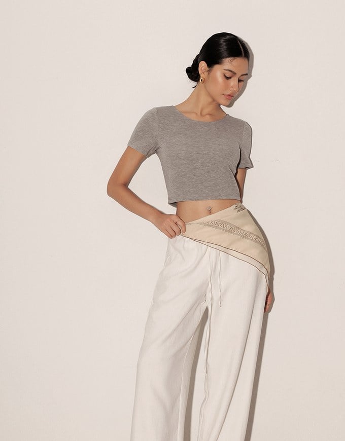 Deep V Back Solid Slim Fit Padded Cropped Tee