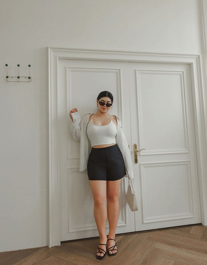 AIRY HOURGLASS Cooling High Waist Sculpted Shorts with Back Pockets