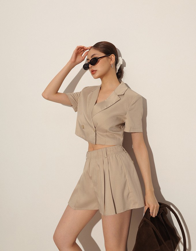 Pleated Front Elastic Waist Tailored Shorts