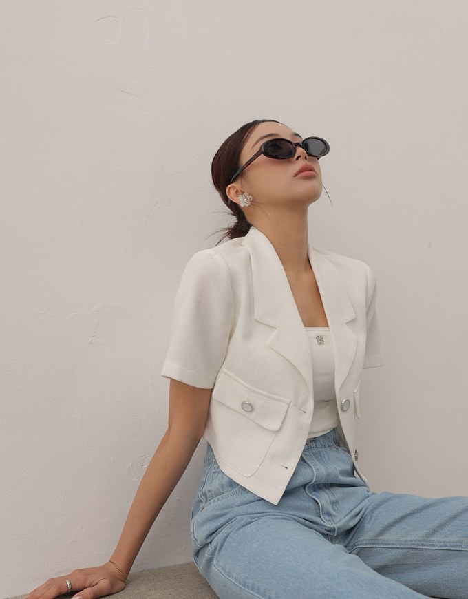 Textured Tweed Double Pocket Cropped Blazer