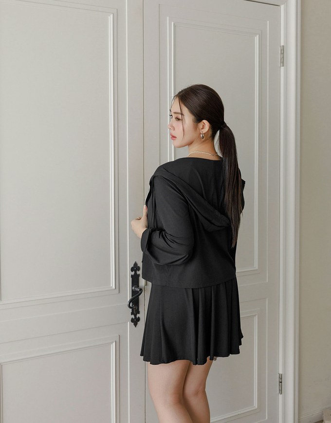 Cooling Fabric Fitted Zip-Up Hooded Jacket with Pockets Detail