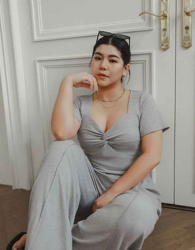 Twist Front Short Sleeve Cropped Top and Elastic Waist Relaxed Pants Setwear
