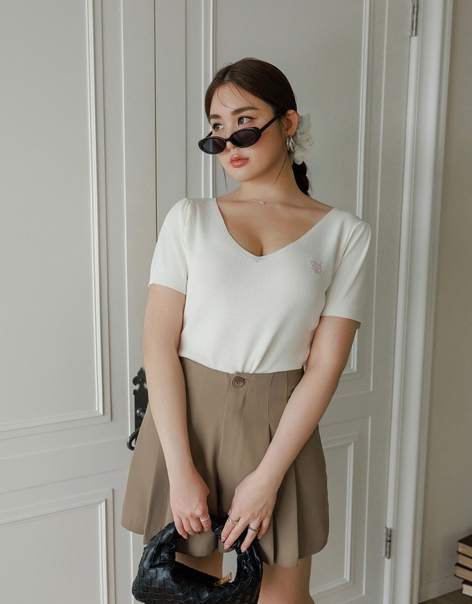 AIR SPACE Logo Embroidered V Neck Short Sleeve Knit Top