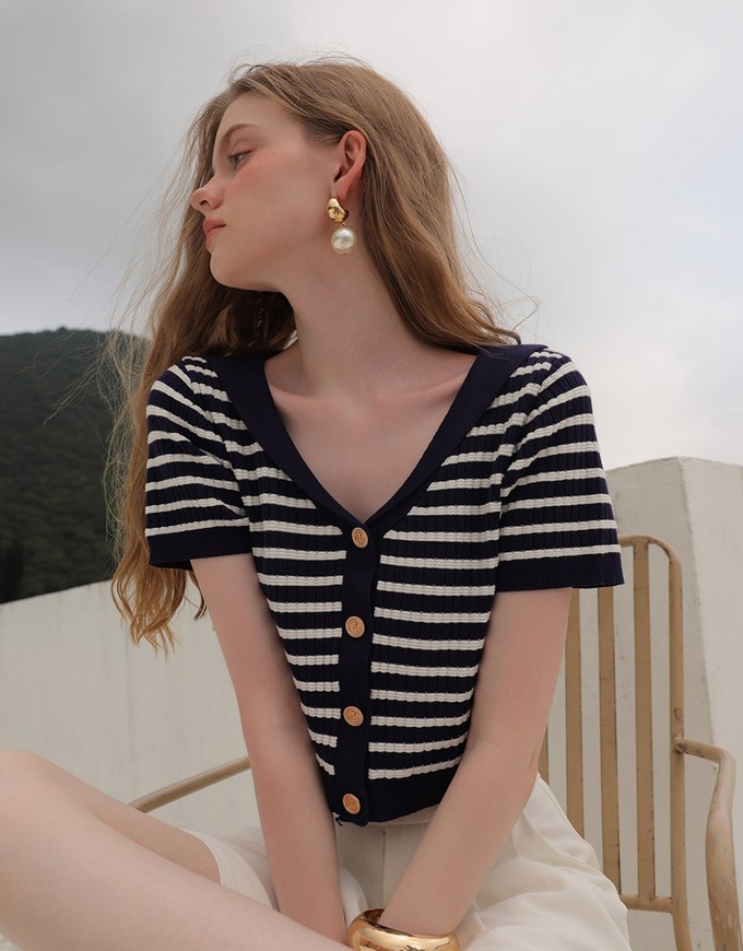 Cropped Knit Top with Striped Pattern and Sailor Collar