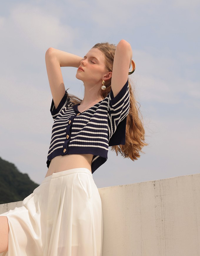 Cropped Knit Top with Striped Pattern and Sailor Collar