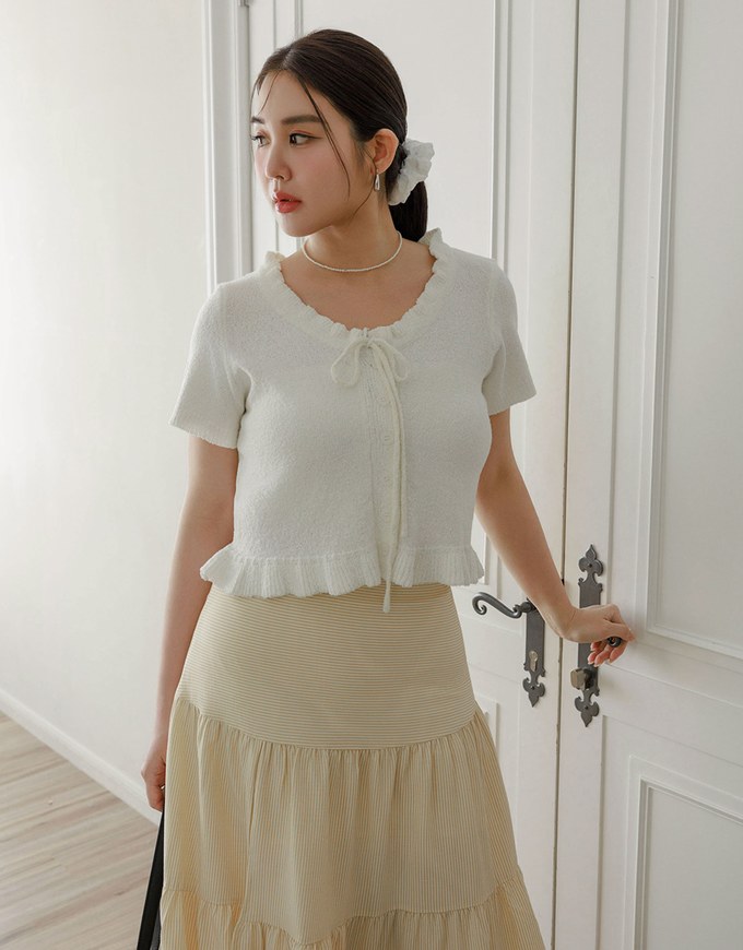 Ruffled Neckline Short Sleeve Knit Vest Top with Button Trim