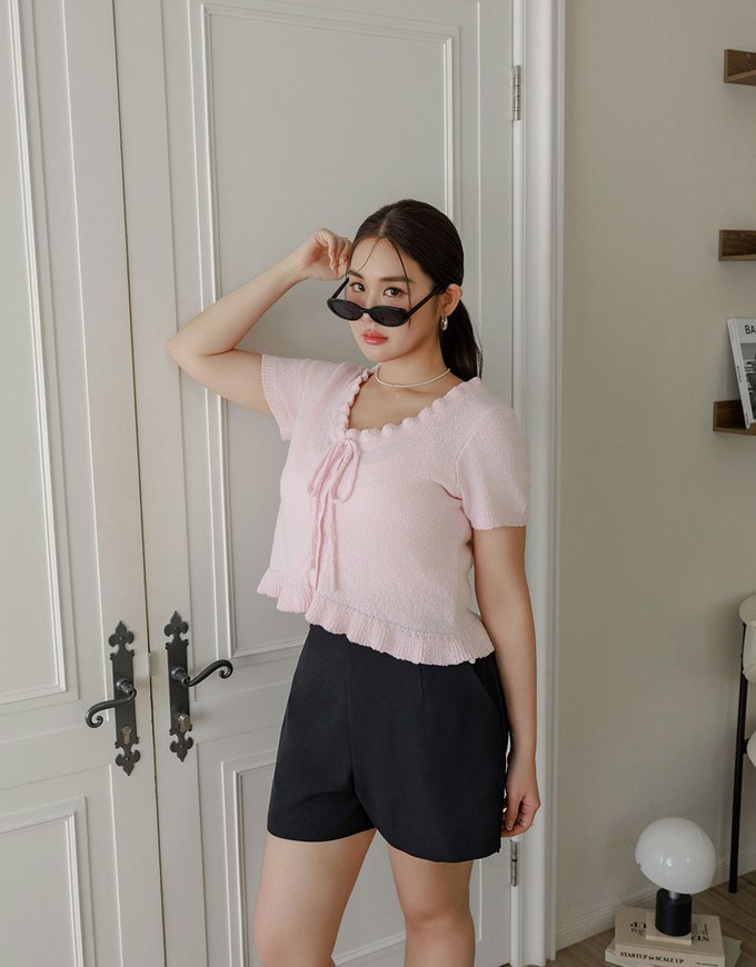 Ruffled Neckline Short Sleeve Knit Vest Top with Button Trim