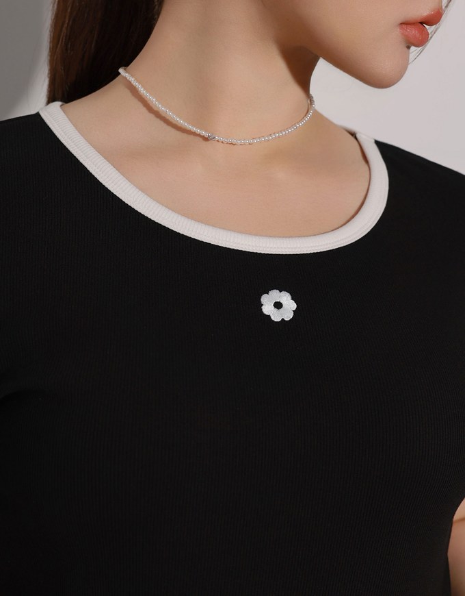 パイピング小花刺繍リブトップス
